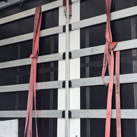 Iveco Daily semi-truck