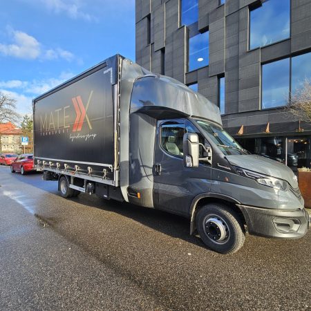 Iveco Daily semi-truck